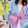 크로스 바디 백 %90 도매 및 소매 2023 새로운 패션 다목적 여성 핸드백 편지 MSENGERAKK3