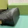 Borsa a conchiglia Pochette da donna Borsa a tracolla trapuntata Moda Vecchio fiore Lettere Catena hardware Chiusura a doppia cerniera Borse a righe all'uncinetto