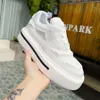 2023 Nieuw designer platform sneaker casual schoenen mode luxe verdediger schoen echt lederen merk sneakers man vrouw trainer hardloopschoenen