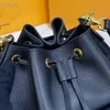 Lockme Bucket Bag 24 Grained Leather 2021SS Collection M57687 Womens Luxurys Designers Cross Body Facs Porks Crossbody