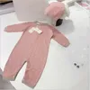 Projektant jesienny zima Baby Romper Nowe ubrania dla dzieci litery FF Pełna druk Unisex Baby Skocsuit z kapeluszem i kocem dla dzieci