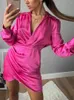 Robes décontractées femme doux Rose rouge Satin chemise robe courte femme Chic solide plissé taille haute 2023 élégant asymétrique