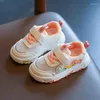 Atletik Ayakkabı Kızların Spor ayakkabıları 2023 Yaz Çocukları Moda Koreli Yumuşak Solmuş Nefes alabilen örgü sıradan erkekler kaymaz bebek