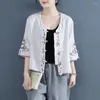 Etnisk kläder Kina stil broderad knapp bomullslinne skjorta kvinnors topp 2023 sommarkläder förlorar kort v-hals kinesisk blus