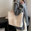 Вечерние сумки сумки с большой кожаной сумкой для женщин для женщин 2023 зимние модные тенденции дизайнерские женские сумочки кошельки черные