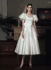 Festklänningar franska satin lätt bröllopsklänning 2023 vit bantning retro hepburn stil domstol prinsessa är liten