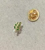 100pcs Mała niestandardowa broch i szpilki odznaka zielony liść Acacia Sprig Masonic Regalia Mason Lapel Pin Akasha Prezent dla Fello2163488