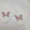 Set mit 12 Damen-Taschentüchern aus weißem Baumwollstoff, Hochzeits-Taschentüchern, gewellten Kanten, besticktem Schmetterling, 30,5 x 30,5 cm
