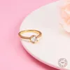 Anéis de cluster 2023 925 prata esterlina Clear Sparkling Crown Solitary for Women Women Wedding noivy Ring Jewelry Gift Bake