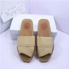 Pantoufles d'été Femmes Luxury Designer 2023 Fashion Home Beach Sandals Platform Woody Sliner Lace Letter Band Topp Flip Mkjnmk545503