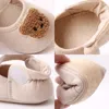 Chaussures de bébé pour filles, premiers pas, nouveau-né, ours mignon, chaussures en coton, semelle en caoutchouc antidérapante, sandale de princesse pour printemps et été