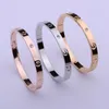 Klassiska lyxiga smycken armbandskruvar Bangle Armband Designer Women 5.0 Titanium Steel Eloy Plating Process kommer inte att försvinna inte allergiskt silverguld Rose Gold