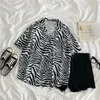 Kvinnors blusar djur zebra tryckt kvinnor sommar kort ärm skjorta mode chic damer harajuku överdimensionerade kvinnliga skjortor toppar