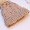 Berretti invernali da donna casual pon pon spessi cappelli lavorati a maglia cavo twist berretti caldi in maglia Skullies Gorros interno peluche arricciato