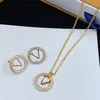 Full Diamond Golden Necklace Crystal Round Circle Letter örhängen Kvinnor Designer Rhinestone Pendants Ear Hoops Smyckesuppsättningar