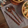 食器セット木製カトラリーセットポータブルエコフレンドリー再利用可能な平らな食器スプーンフォークキャンプオフィスランチのための箸