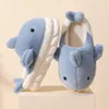 Bottes chaudes hiver femmes hommes peluche épaissie plat dessin animé requin coton pantoufles en plein air maison chaussures antidérapantes Zapatos Mujer 221215