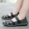 Sandaler Kvinna Summer Woven Lightweight Open Toe Casual Women Flat Shoes Kvinna Vintage Anti-Slip Beach Ladies Flats