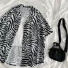 Kvinnors blusar djur zebra tryckt kvinnor sommar kort ärm skjorta mode chic damer harajuku överdimensionerade kvinnliga skjortor toppar