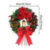 Flores decorativas grinaldas de Natal com lanterna LED e bolas vermelhas pendentes penduradas na frente para a decoração da loja de casas de férias de inverno