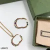 Retro Doppelbuchstaben Designer Halskette gefärbte Punkte Anhänger Halsketten Frauen geprägte Briefmarkenbrosche mit Kiste