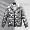 Parkas de plumón para hombre Chaqueta de plumón de diseñador Parka de invierno Bolsillo 3D Patrón de triángulo de metal decoración Prendas de abrigo patrón de letras ropa al aire libre FMHY