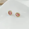 Rückseiten-Ohrringe, französische Retro-Ohrclips aus sanftem rosa Harz-Opal, kleine, elegante, runde Perlen-Stein-Clips zum Anklipsen für Damen, Fake, kein Piercing
