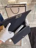 مصمم جلدي أصلي Onthego حقائب اليد يحمل Twist Handbag Messenger Work Counter Counter Commetic حقيبة مستحضرات التجميل
