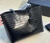 Женская сумка для покупок с большим плечом с небольшим количеством черного черного зерна крокодила 27 см.