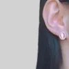 Rückseiten-Ohrringe, französische Retro-Ohrclips aus sanftem rosa Harz-Opal, kleine, elegante, runde Perlen-Stein-Clips zum Anklipsen für Damen, Fake, kein Piercing