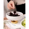 Piatti Nordic Light Ciotola per frutta in ceramica di lusso creativa Soggiorno moderno Tavolo da tè Rete Piatto per snack rosso Vassoi decorativi per piedi alti