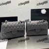 Cc Bags Luxe merk schoudertas Klassieke dubbele klep Dames Crossbodytas Goud en zilver Badge Lamsleer Gematelasseerd Auto