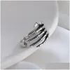 Bröllopsringar Justerbar 925 Sterling Sier Ring Trend Punk Skeleton Hand Holding Shape Unisex Finger Creative Party Jewelry Loop Kof Dhuon