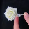 Clusterringe Blume Sparkle 2CT 8.0mm Runde Cut Diamond Ring Engagement Frauen Platinum 950 Schmuck R056