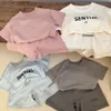 Vêtements pour enfants Ensembles de créateurs ESS Ensembles essentiels pour garçons Survêtements pour bébés filles Enfant Jeunes tout-petits Lettre décontractée T-shirts imprimés Pantalons pour nourrissons Top à manches courtes