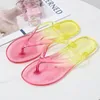 Terlik Pofulove Yaz Flip Flops Kadın Ayakkabı Moda Tasarımcı Klip Ayak Toe Flats Plaj Kaydırıcıları Ev Jelly Zapatos