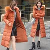 Kvinnors dikerockar 2023 Kvinnor Winter Cotton-Padded Coat Mid-Längd Slim Down Cotton Jacket med päls krage utkläder kvinnlig huva överrock