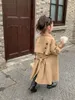 Płaszcz Mila Chou 2023 Spring Autumn Girls Fashion Bawełniany Khaki Kork Khaki Dzieci Casual Town Kurtka kołnierzy