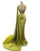 2023アラビア語のウエディングドレスレモングリーン緑色のサテンシアメッシュトップスパンコールビーズクリスタルルーチフォーマルな機会ゴールドハンターシアースイープトレインイブニングドレス