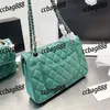 Cc Bags Luxe merk schoudertas Klassieke dubbele klep Dames Crossbodytas Goud en zilver Badge Lamsleer Gematelasseerd Auto