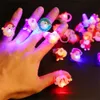 Christmas Glow Rings In Dark Flash Spilla giocattolo LED Babbo Natale pupazzo di neve Shine Toys Party Child Gift Navidad Decorazione per feste I0110