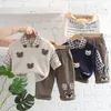 Kläder sätter hösten koreansk stil liten pojke 3st kläder set tecknad björn tröja väst lång ärm tröjor casual byxor spädbarn pojkar passar 230110