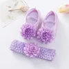 First Walkers Baywell Elegant Flower Princess Shoes for Infant Girls - يتميز بإغلاق مشبك ويأتي مع شريط شعر مطابق