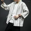 민족 의류 줄무늬 기모노 가디건 남자 코트 일본 재킷 스트리트웨어 옷 남성 kimonos 힙합 유카타 KK3196