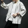 Roupas étnicas listradas quimono cardigan homens revestem japonês roupas de rua de streetwear mass kimonos hip hok yukata kk3196