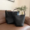Cosmetic Bags Cases Shopping Totes The r summer winter niche high-level feeling large capacity commuter tote bag women's one Subaxillary shoulder Bucket Lunch 2023