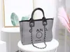 2023 Kvinnor Messenger Travel Bag Classic Style Fashion Bags Shoulder Lady Totes Handväskor Snabbt med nyckellås