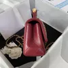 جودة السيدات Crossbody Bag Designer Luxury Metal Metal Handle Mini Hand Handbag Classic Fashion Sheepeske Name Brand Flip Bag