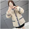 여자 양모 Xiaoxiangfeng Ladies Lamb Jacket 2023 여성 가을 ​​겨울 외투 모피 코트 느슨한 둥근 목 아웃복 여성 탑 L1041