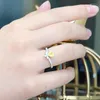 Trouwringen eenvoudige trendy verzilverde kroonopening voor vrouwen glans geel hart cz stenen inlay mode sieraden feest cadeau ring